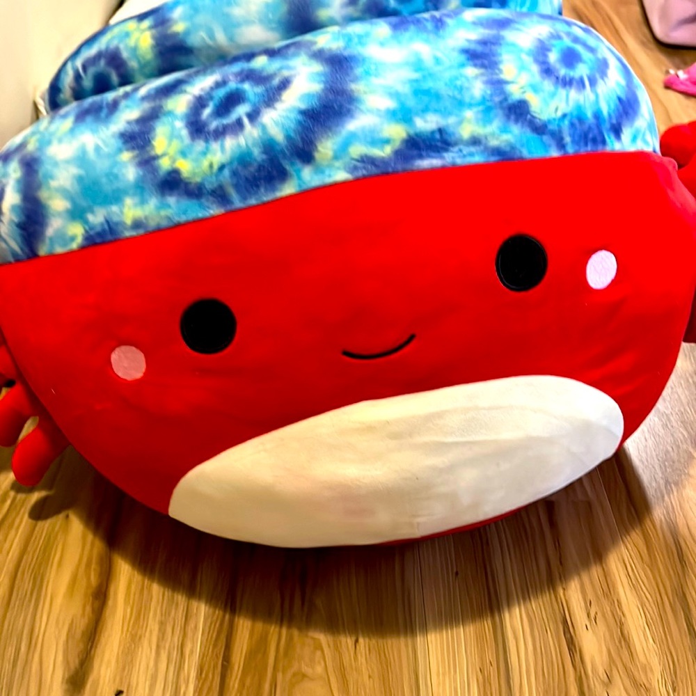 Humongous red crab, squish, mellow